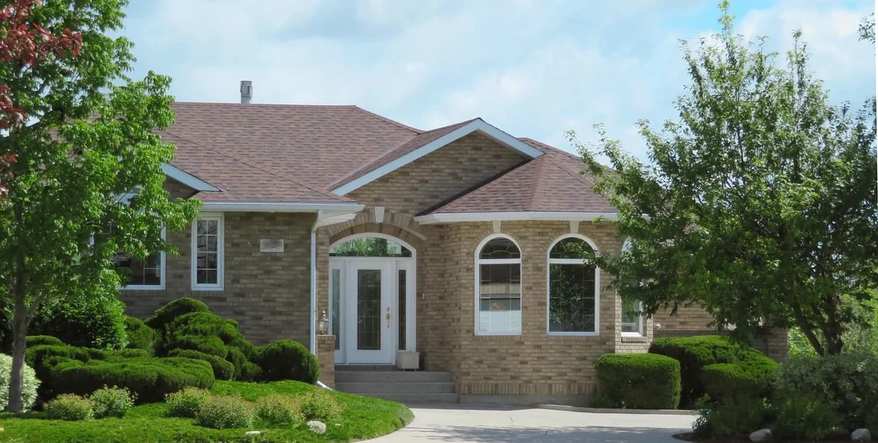 Roof replacement cost calculation factors