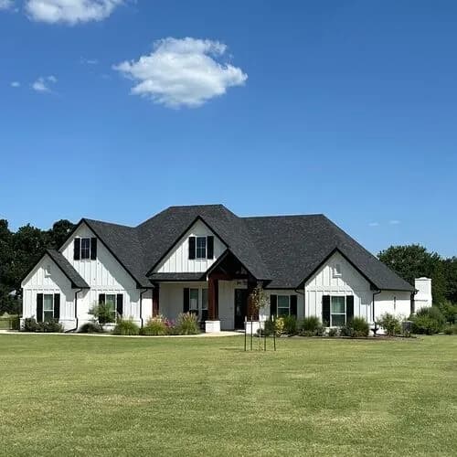 Professional roofing contractor team working in Springfield (DelCo)