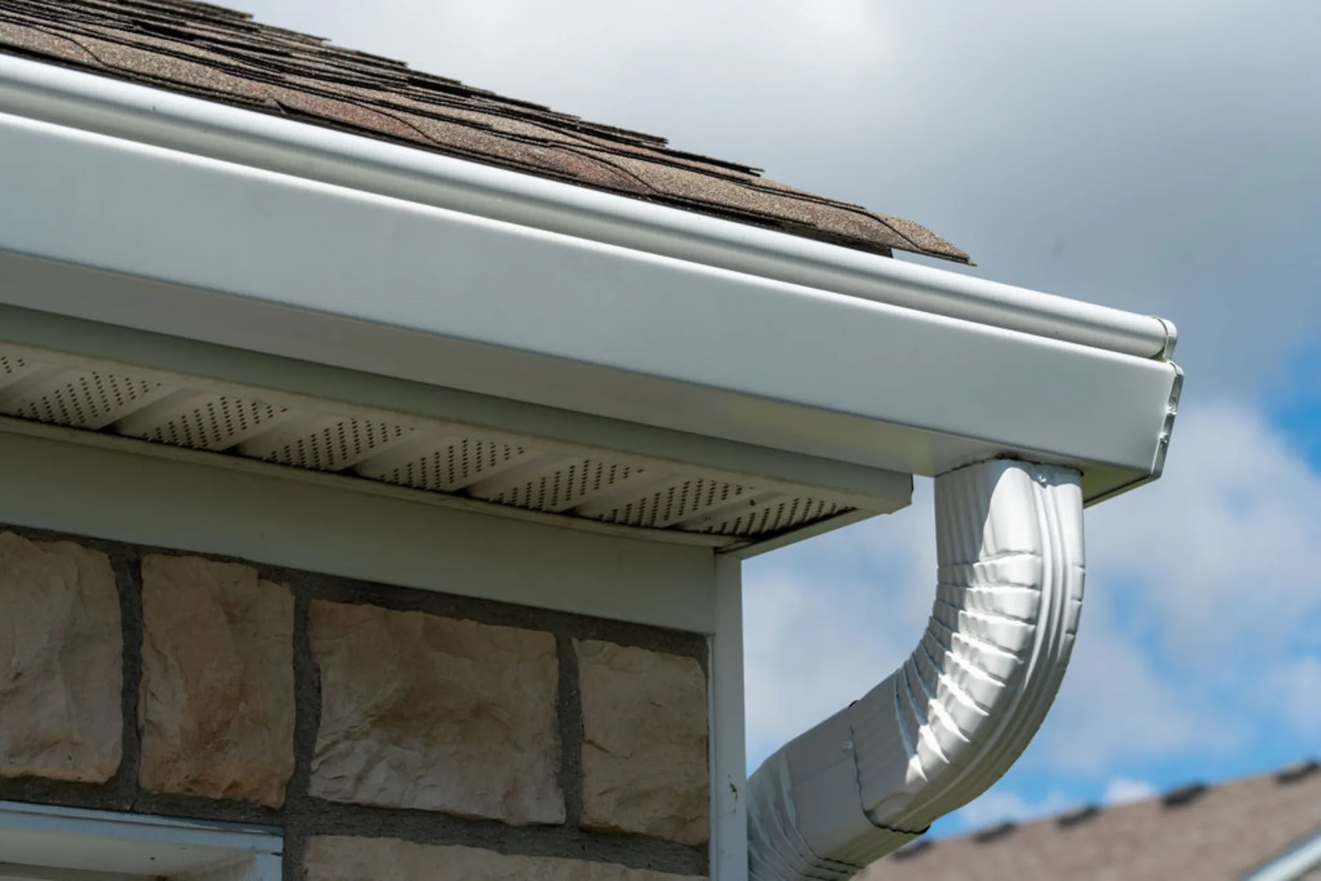 Professional gutter replacement and seamless gutter installation by licensed contractors