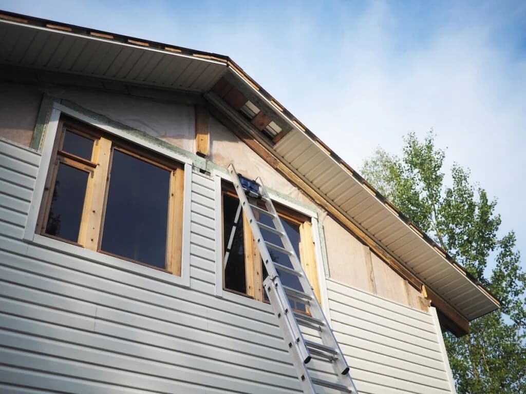 Professional siding repair by Paragon Exterior contractors