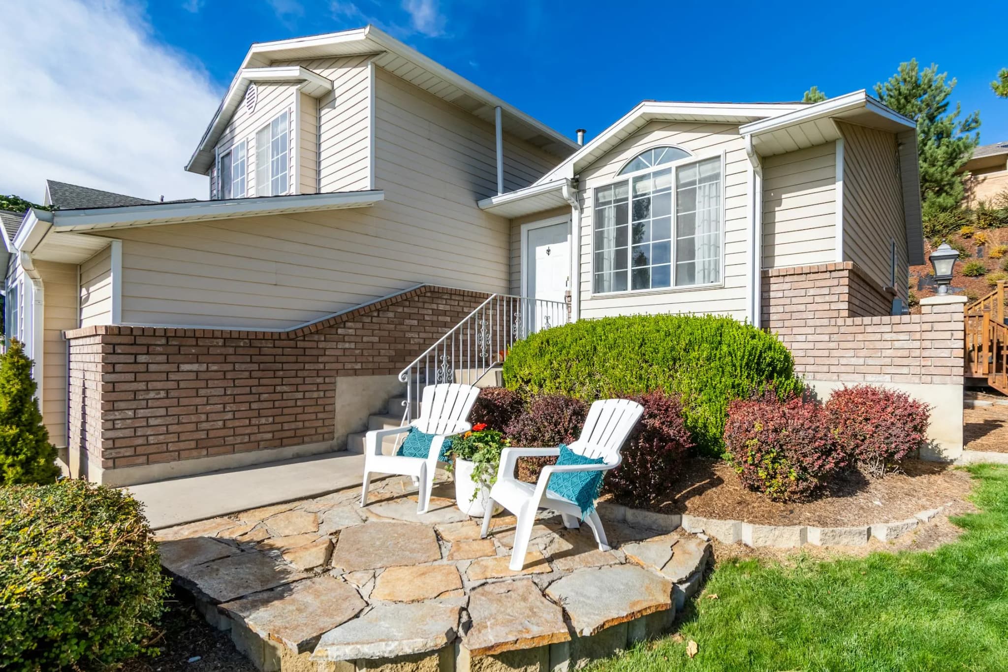 Siding Contractor Hero Background